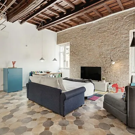 Sleek Flat 4 Guests 450m From The Colosseum
