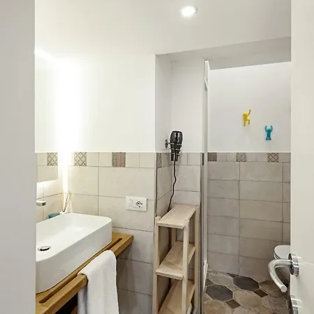 Sleek Flat 4 Guests 450m From The Colosseum Appartamento Roma