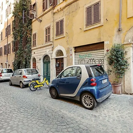 Sleek Flat 4 Guests 450m From The Colosseum