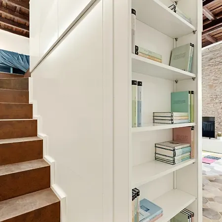 Sleek Flat 4 Guests 450m From The Colosseum *