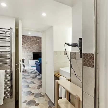 Sleek Flat 4 Guests 450m From The Colosseum Appartamento Roma